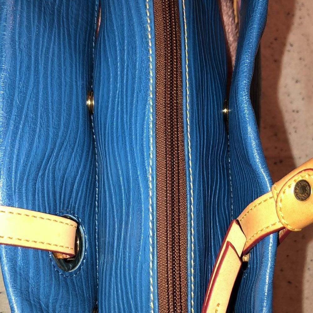 Dooney & Bourke Aqua Blue Tan Red Wavy Textured Leather Tote Purse - Picture 10 of 16
